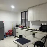 1Tebrau Studio Room Netflix Youtube