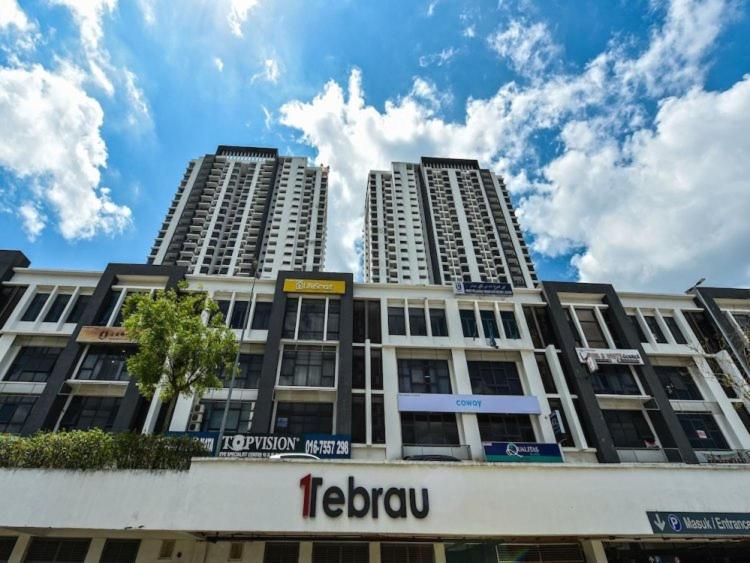 1tebrau Netflix Youtube * Johor Bahru